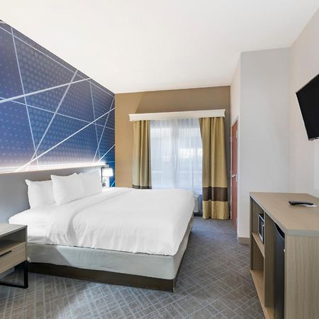 פקוס Comfort Suites מראה חיצוני תמונה