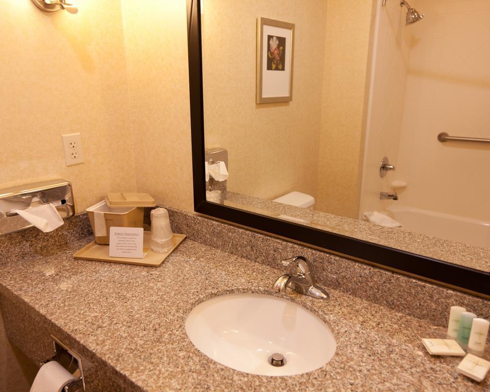 פקוס Comfort Suites מראה חיצוני תמונה