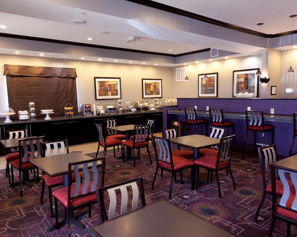 פקוס Comfort Suites מראה חיצוני תמונה