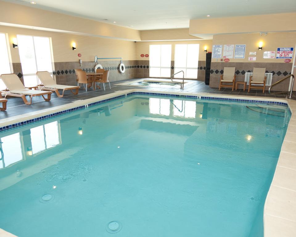 פקוס Comfort Suites מראה חיצוני תמונה