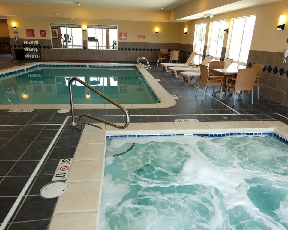 פקוס Comfort Suites מראה חיצוני תמונה