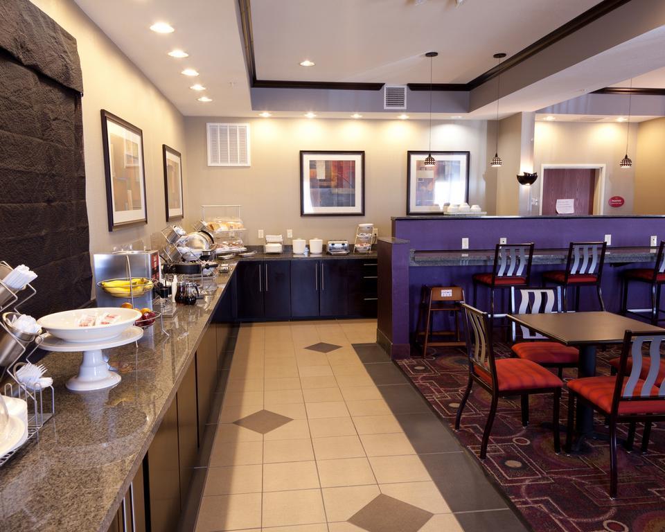 פקוס Comfort Suites מראה חיצוני תמונה