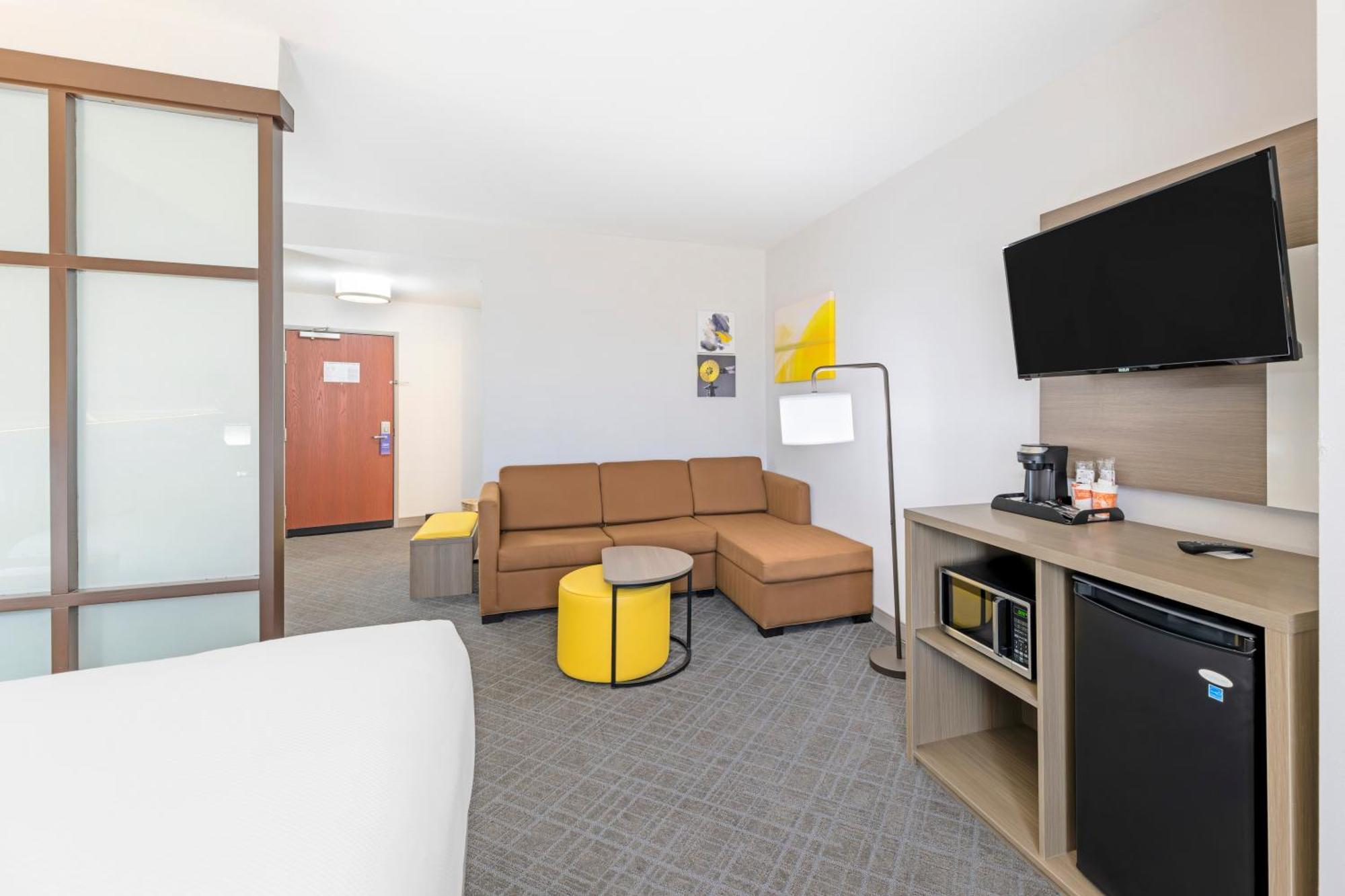 פקוס Comfort Suites מראה חיצוני תמונה