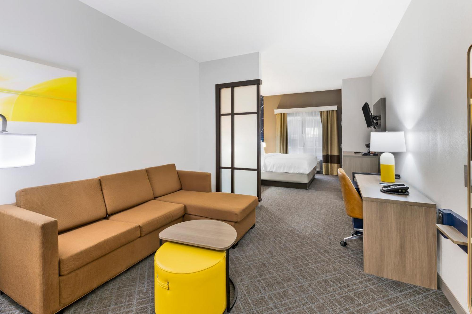 פקוס Comfort Suites מראה חיצוני תמונה