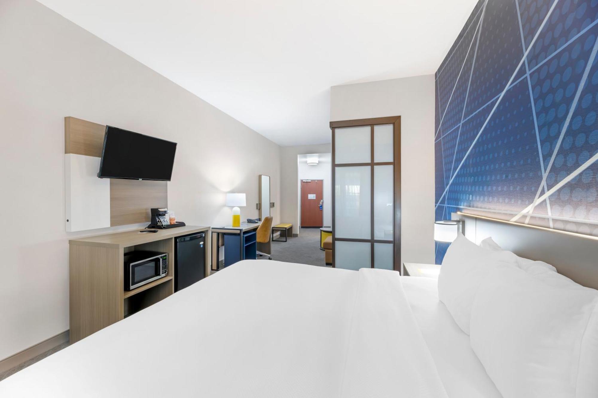 פקוס Comfort Suites מראה חיצוני תמונה