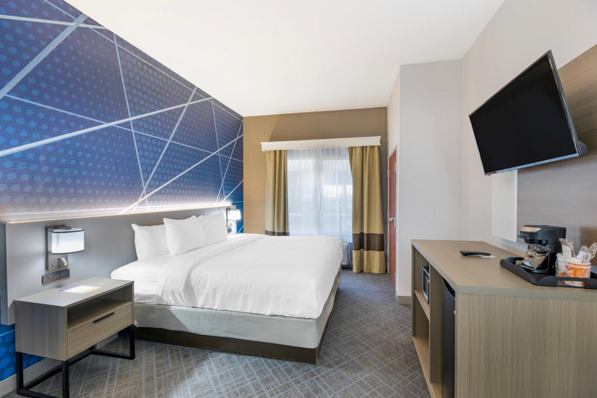 פקוס Comfort Suites מראה חיצוני תמונה