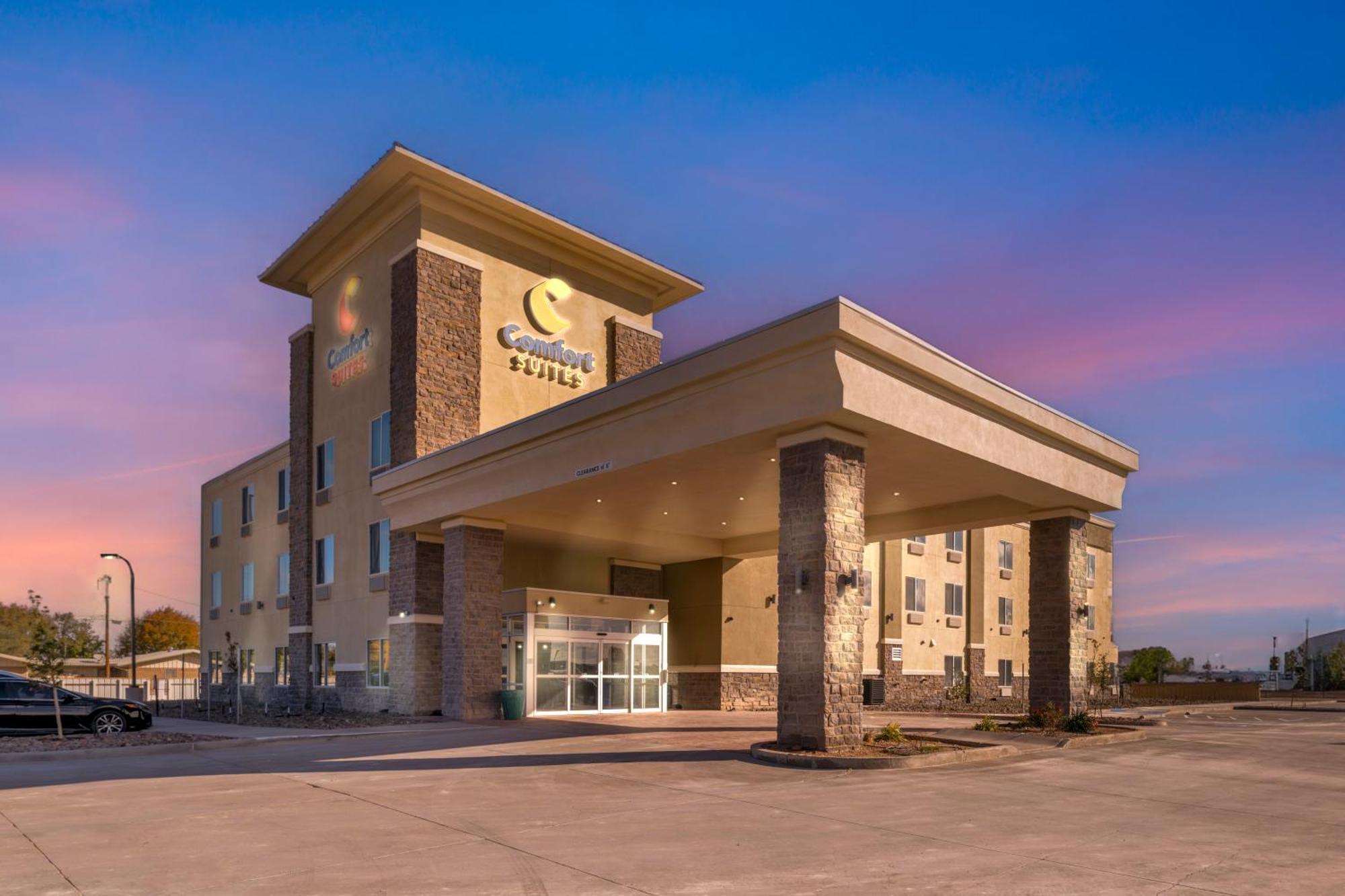 פקוס Comfort Suites מראה חיצוני תמונה