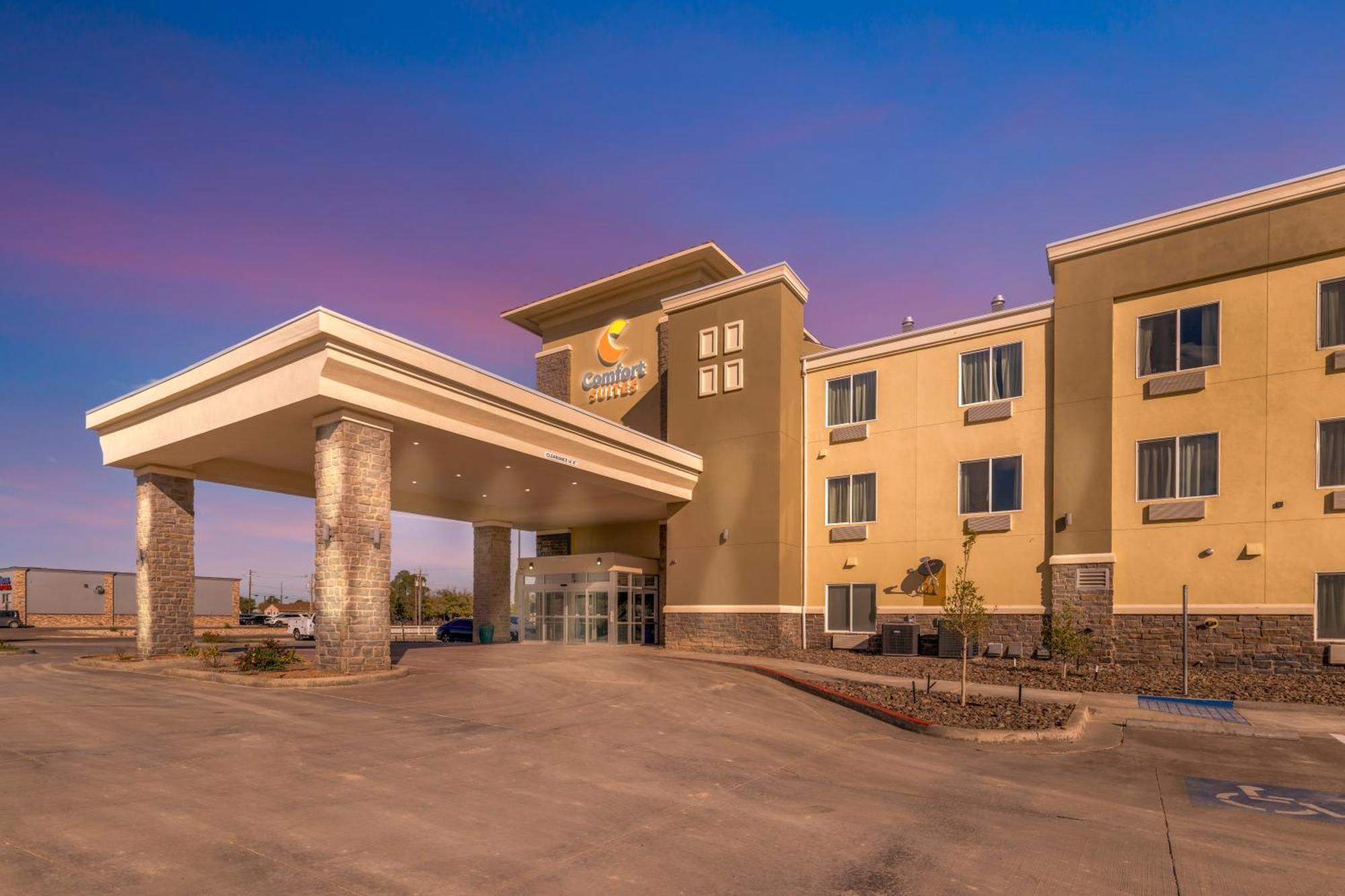 פקוס Comfort Suites מראה חיצוני תמונה
