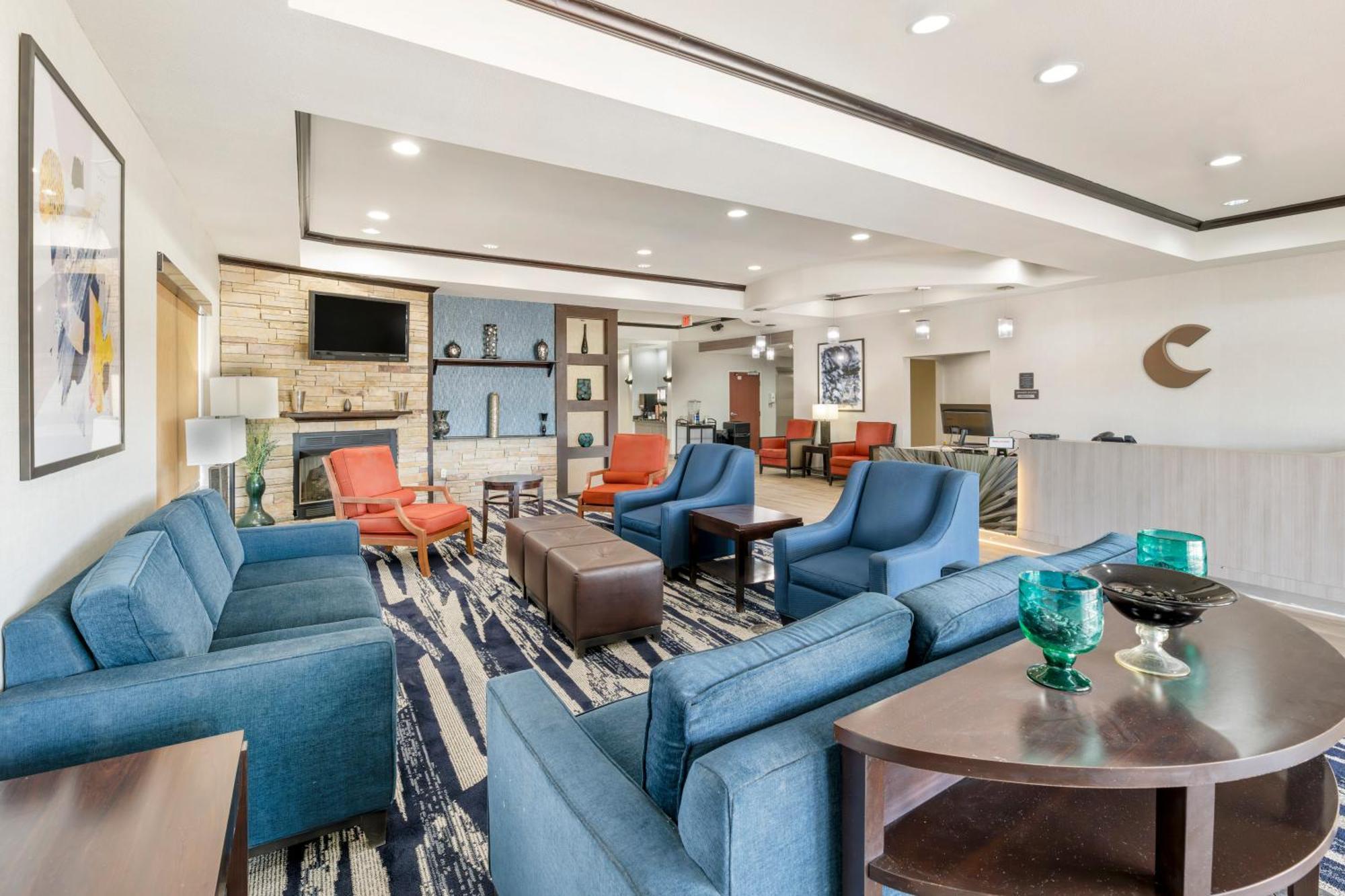פקוס Comfort Suites מראה חיצוני תמונה