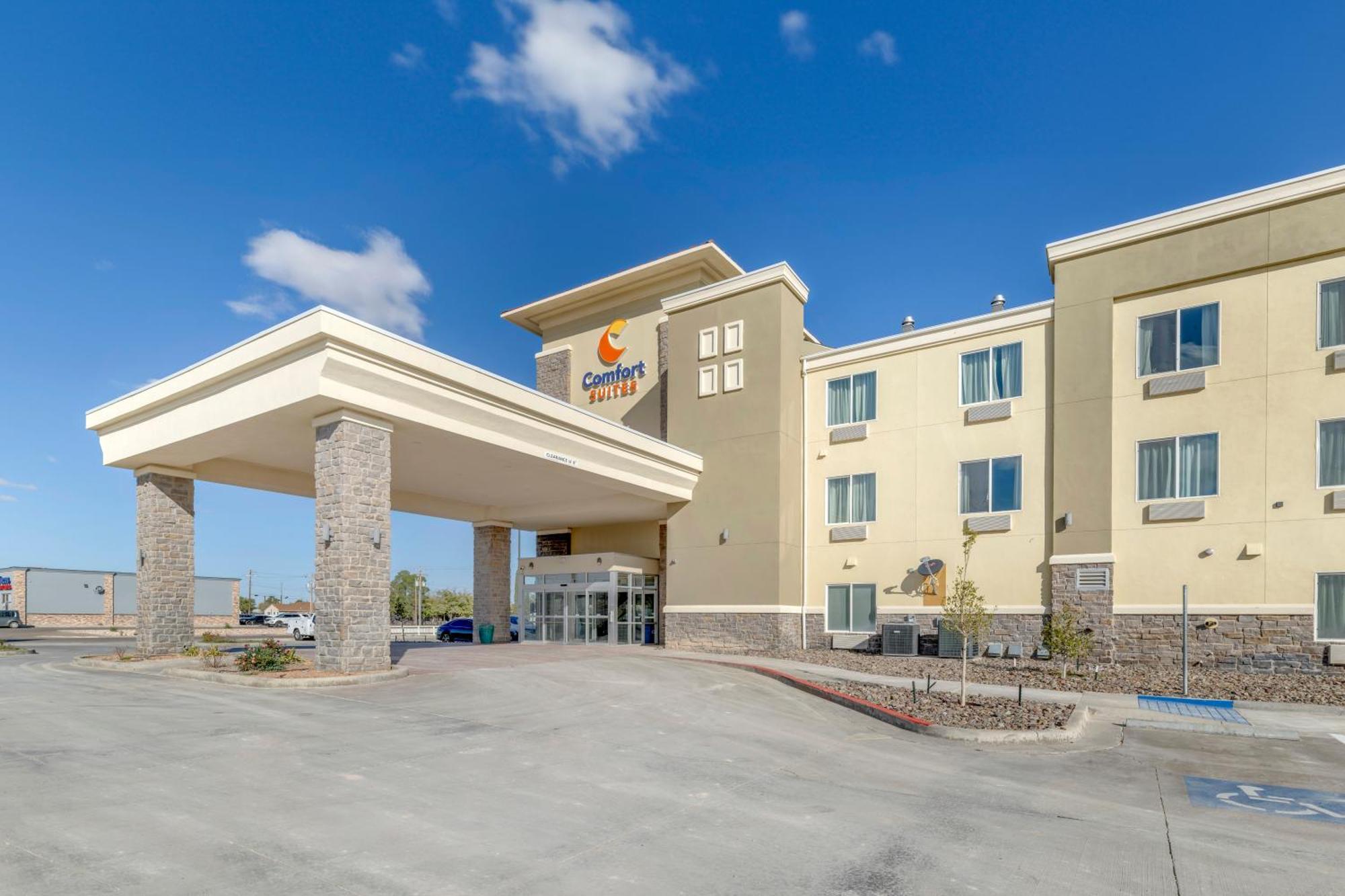 פקוס Comfort Suites מראה חיצוני תמונה
