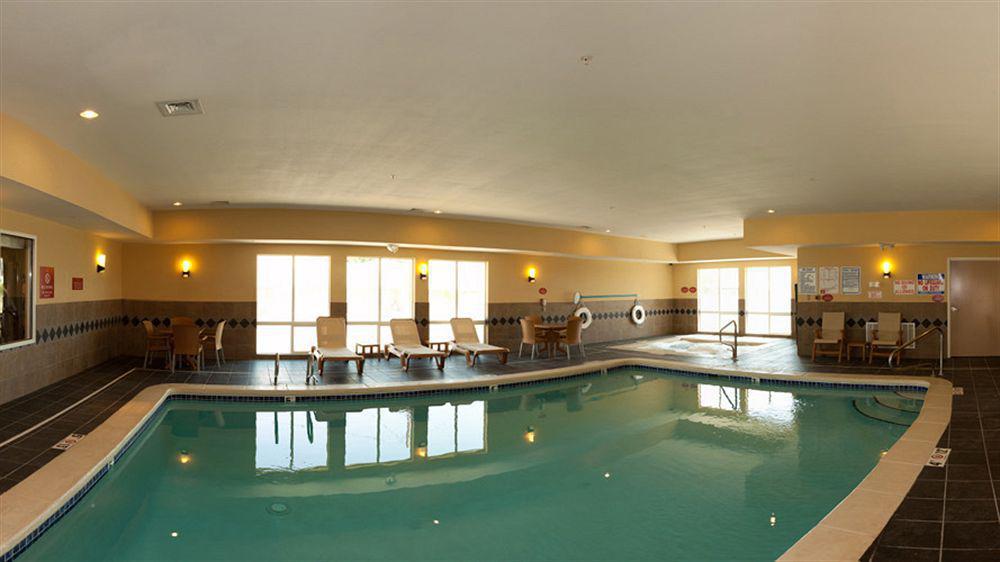 פקוס Comfort Suites מראה חיצוני תמונה